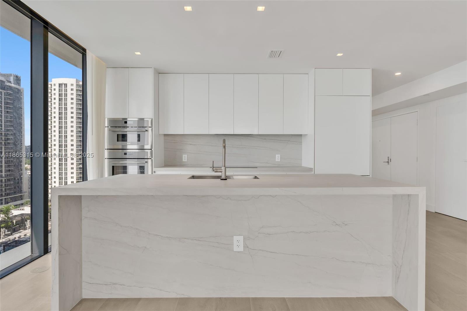 ARIA RESERVE - Residential