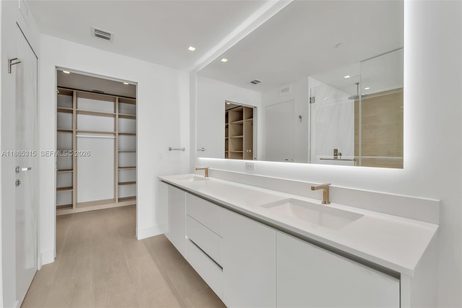 ARIA RESERVE - Residential