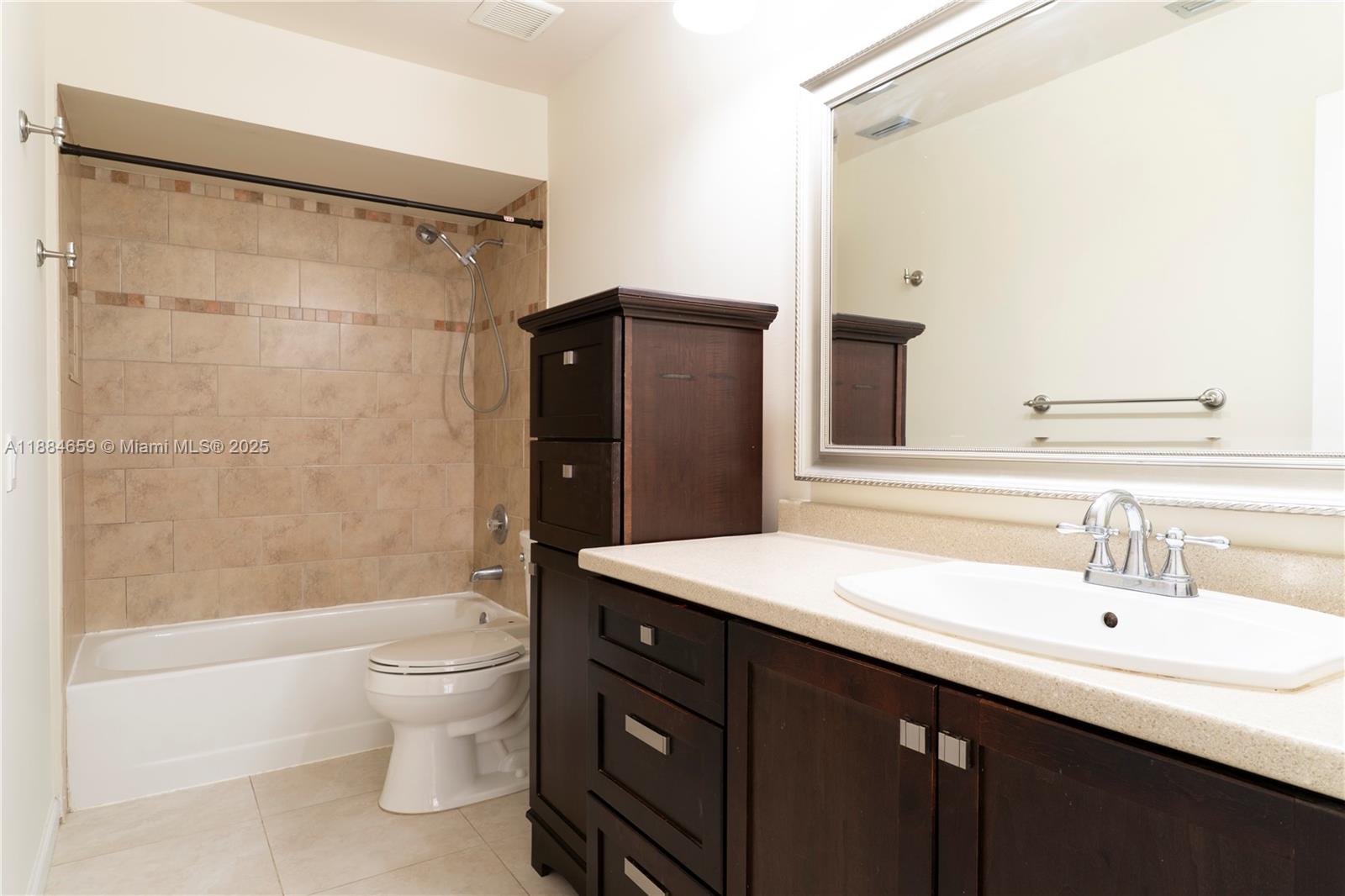 COUNTRY ISLES PHASE II - Residential Lease