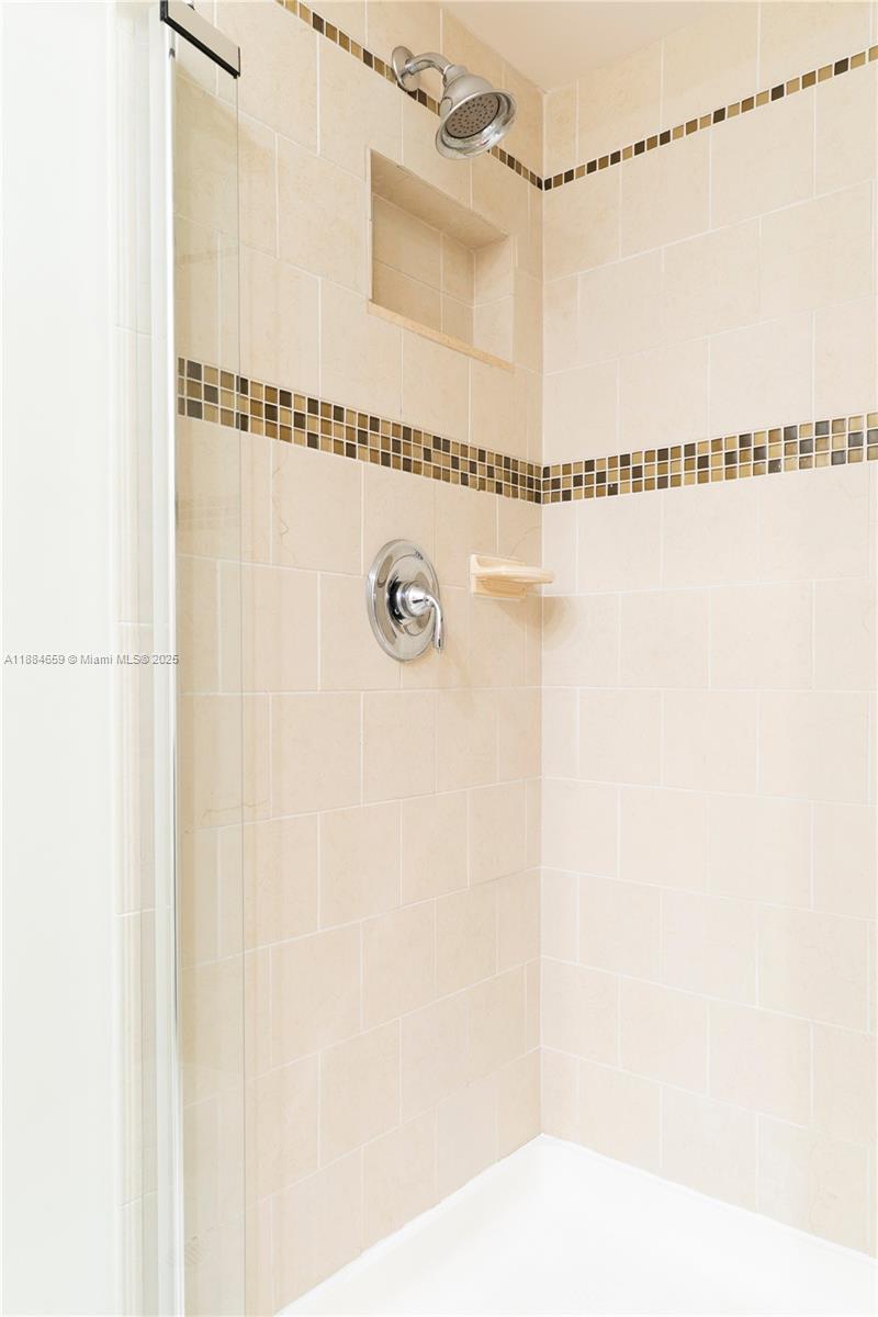 COUNTRY ISLES PHASE II - Residential Lease