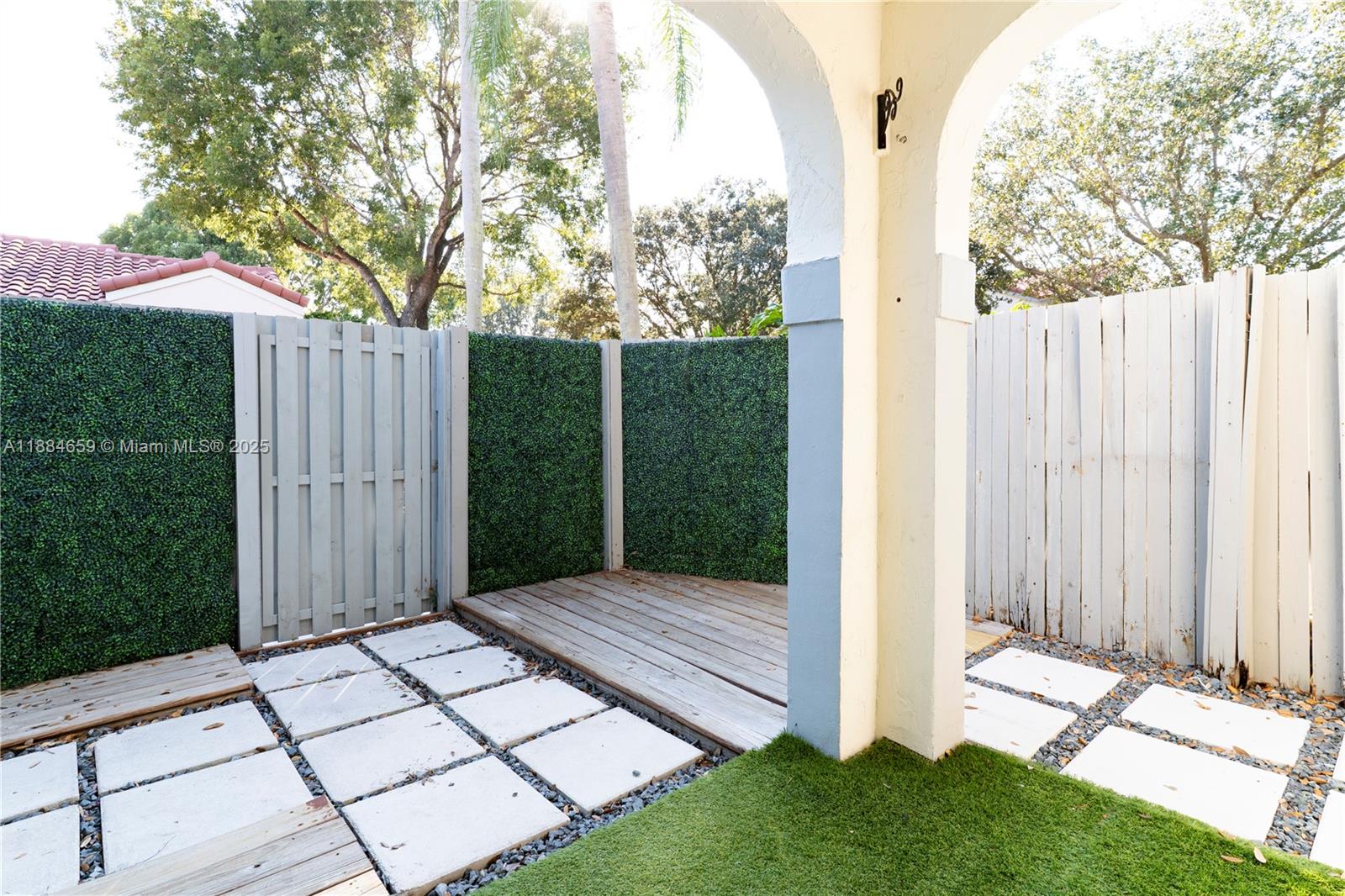 COUNTRY ISLES PHASE II - Residential Lease