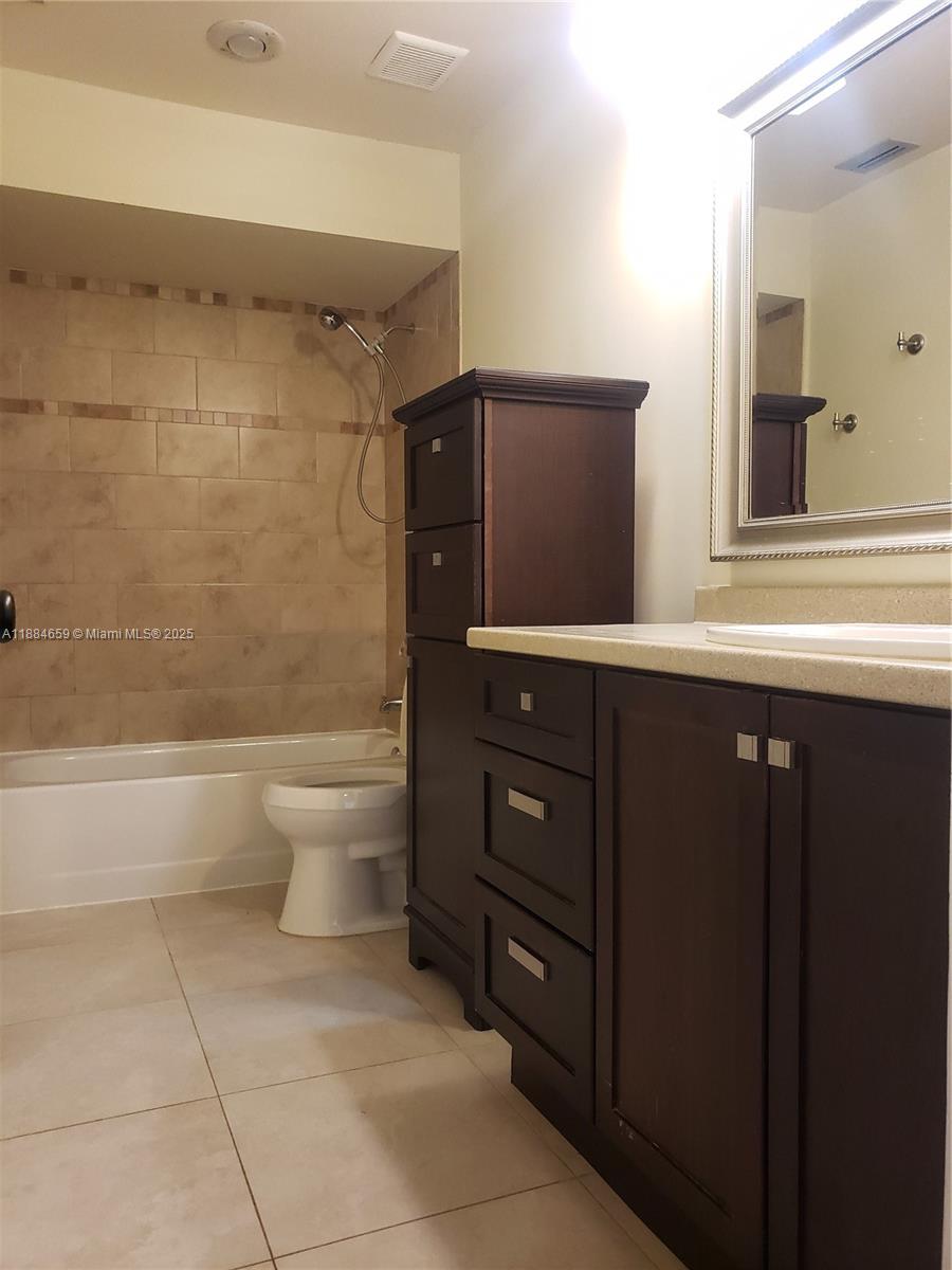 COUNTRY ISLES PHASE II - Residential Lease
