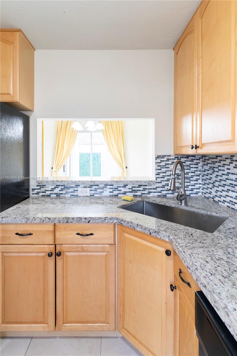 COUNTRY ISLES PHASE II - Residential Lease