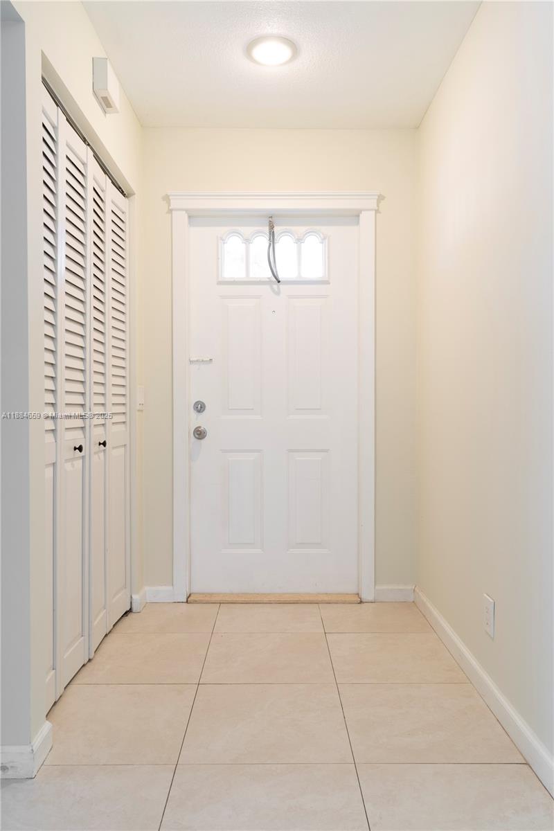 COUNTRY ISLES PHASE II - Residential Lease