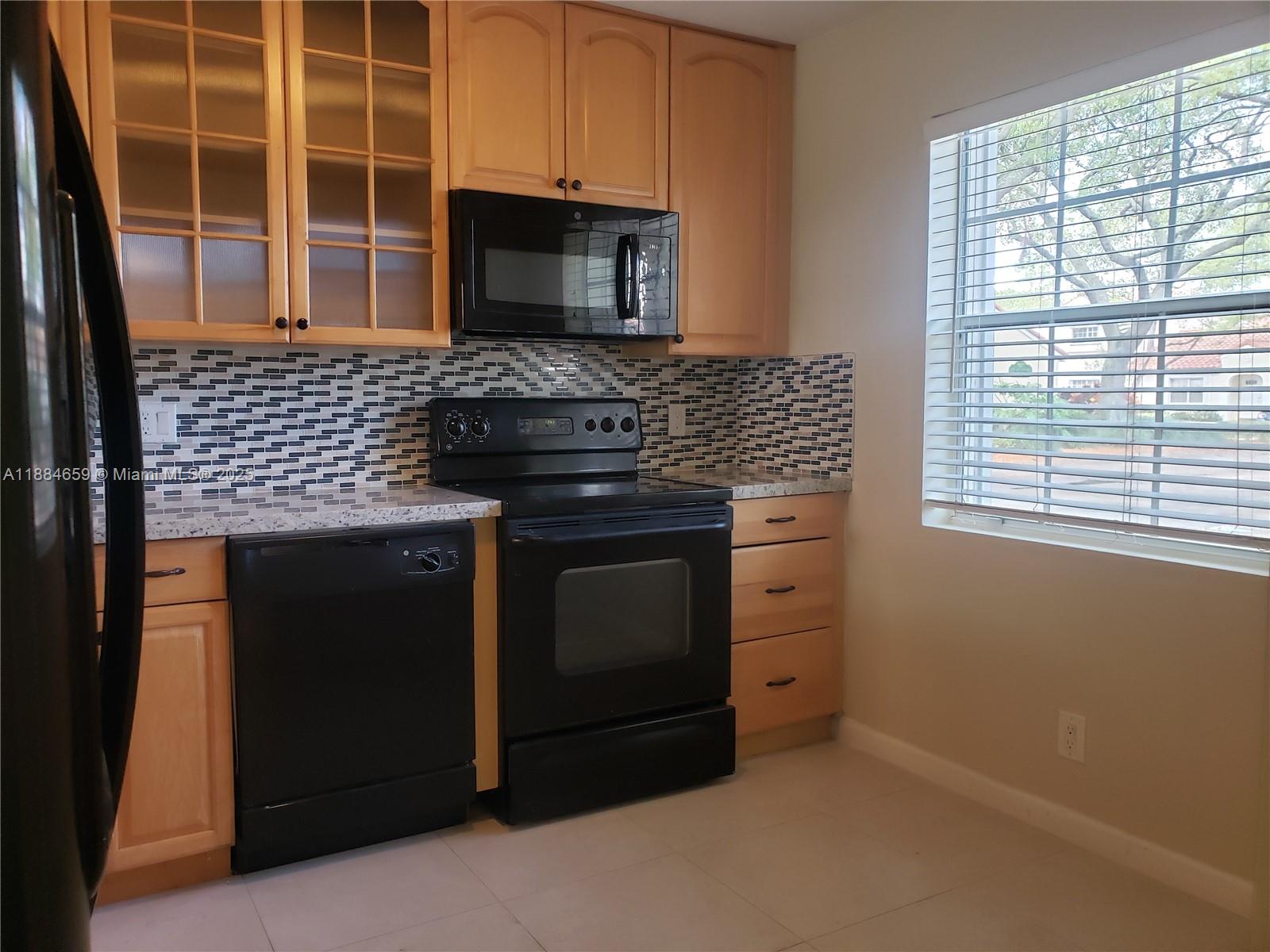 COUNTRY ISLES PHASE II - Residential Lease