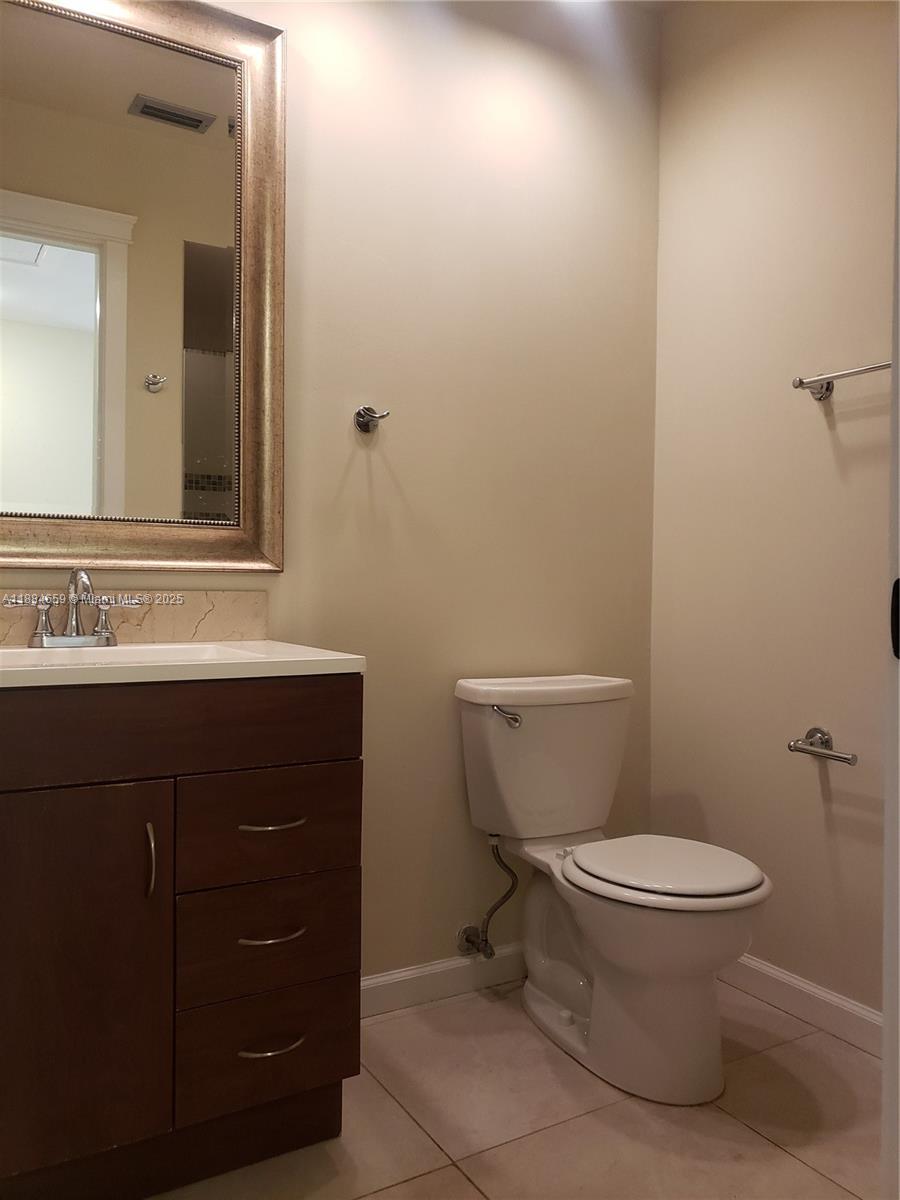 COUNTRY ISLES PHASE II - Residential Lease