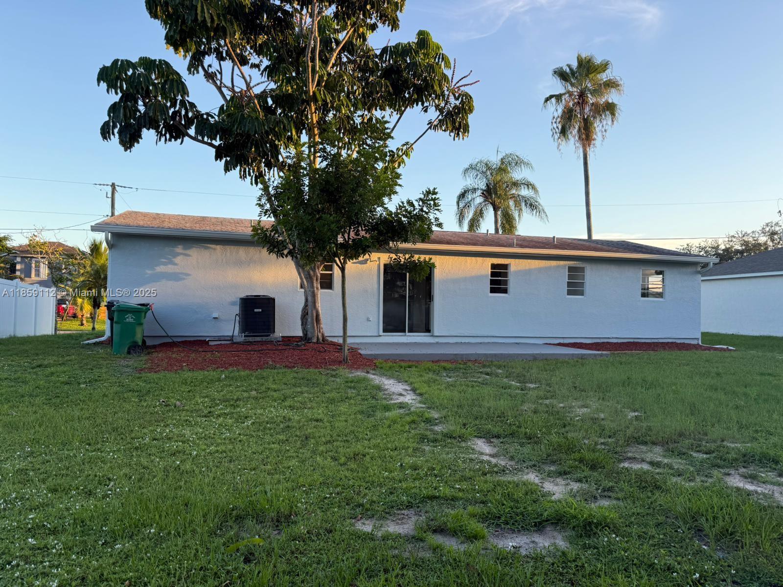 711 NW Riverside Dr