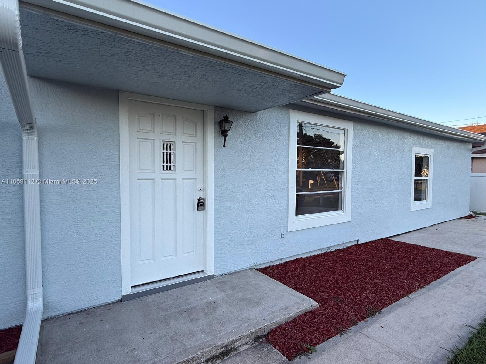711 NW Riverside Dr