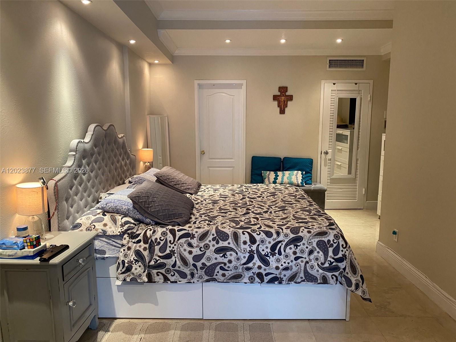 THE CARRIAGE HOUSE - Residential