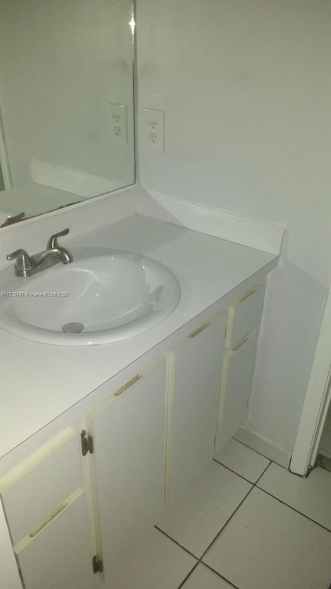 BANYAN TREE CONDO 8 - Residential