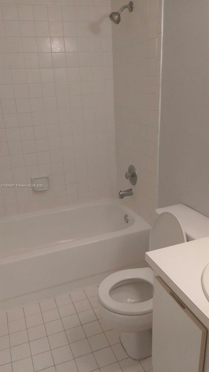 BANYAN TREE CONDO 8 - Residential