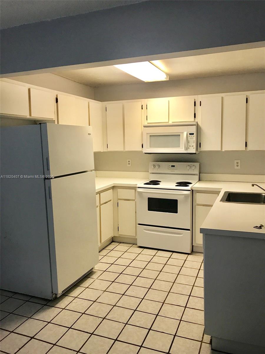 9810 Hammocks Blvd 202, Miami, Broward County, Florida - 2 Bedrooms  
2 Bathrooms - 
