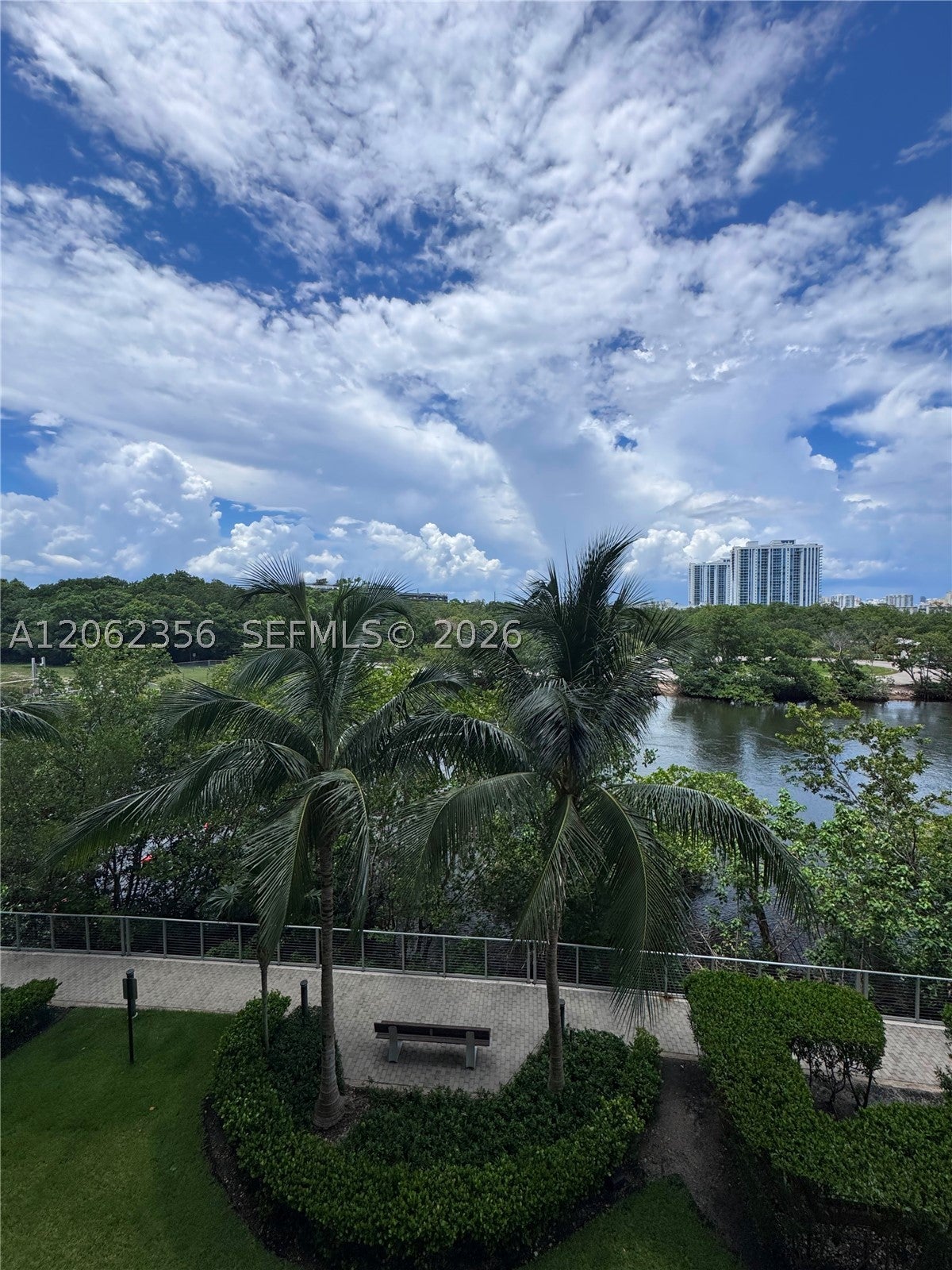 16385 Biscayne Blvd 305