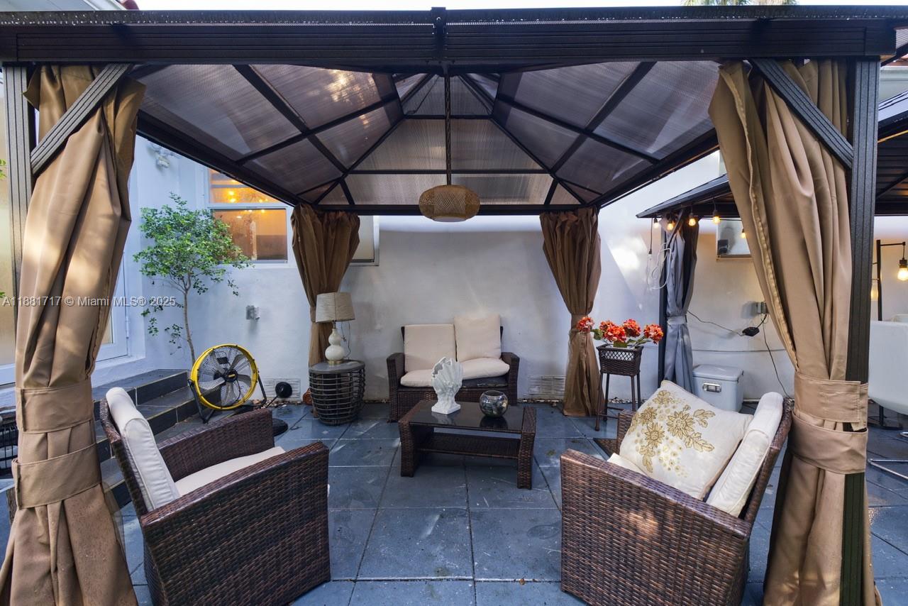 POINCIANNA MANOR SEC 4 - Residential