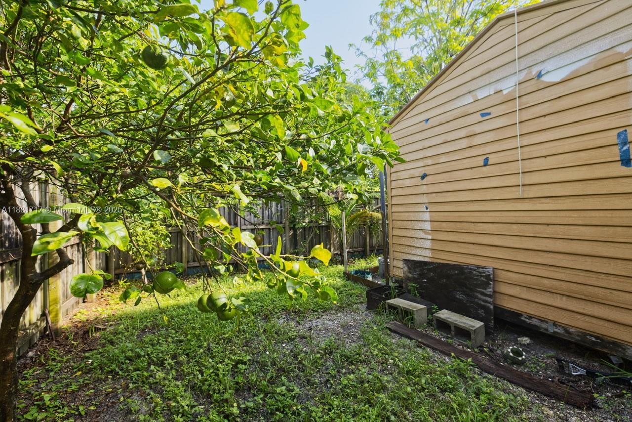 POINCIANNA MANOR SEC 4 - Residential