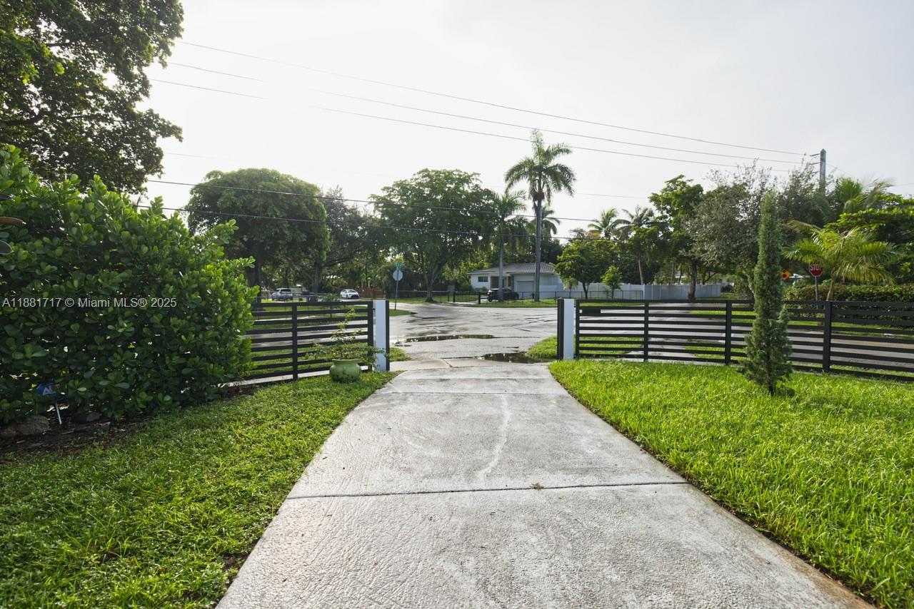 POINCIANNA MANOR SEC 4 - Residential