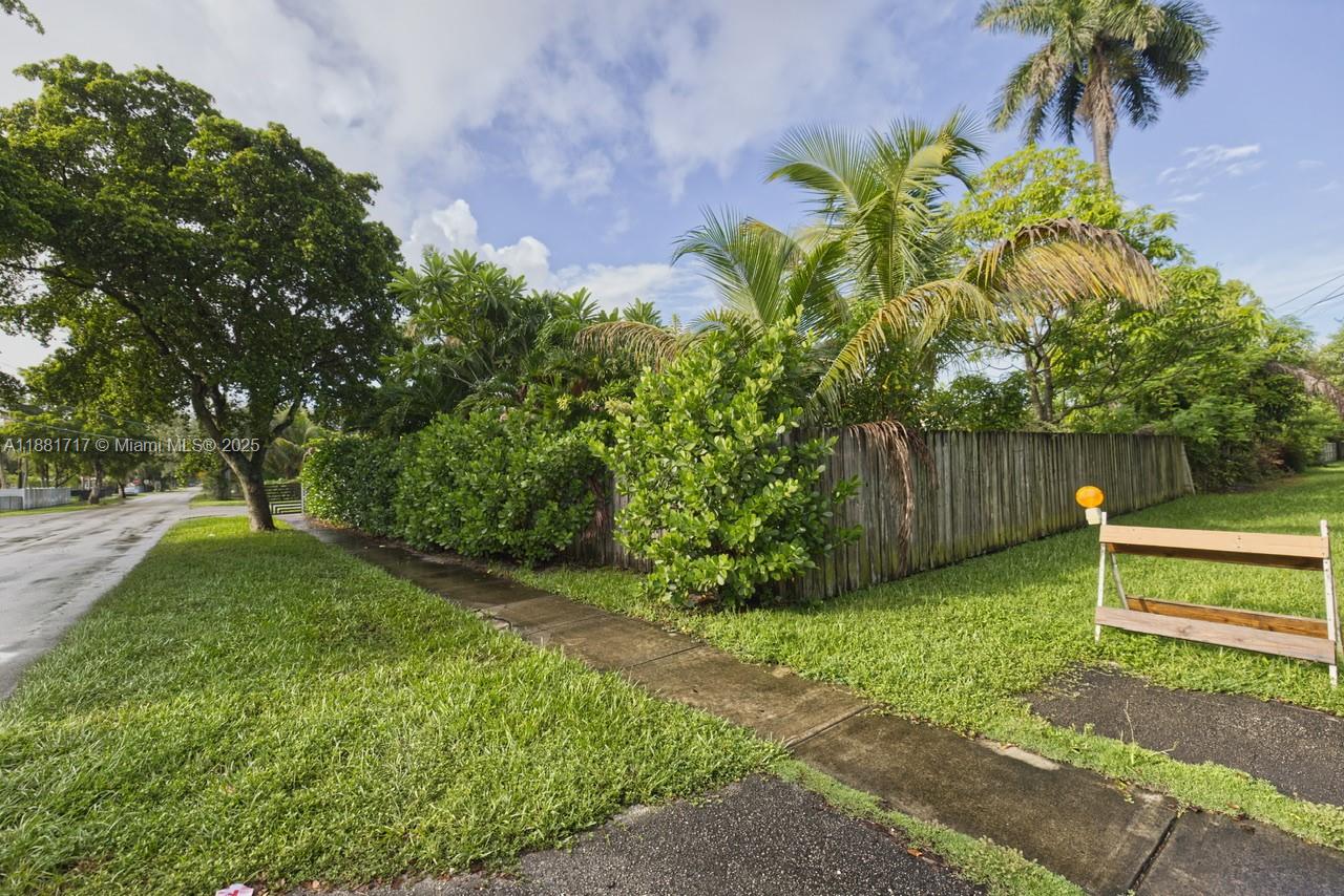 POINCIANNA MANOR SEC 4 - Residential