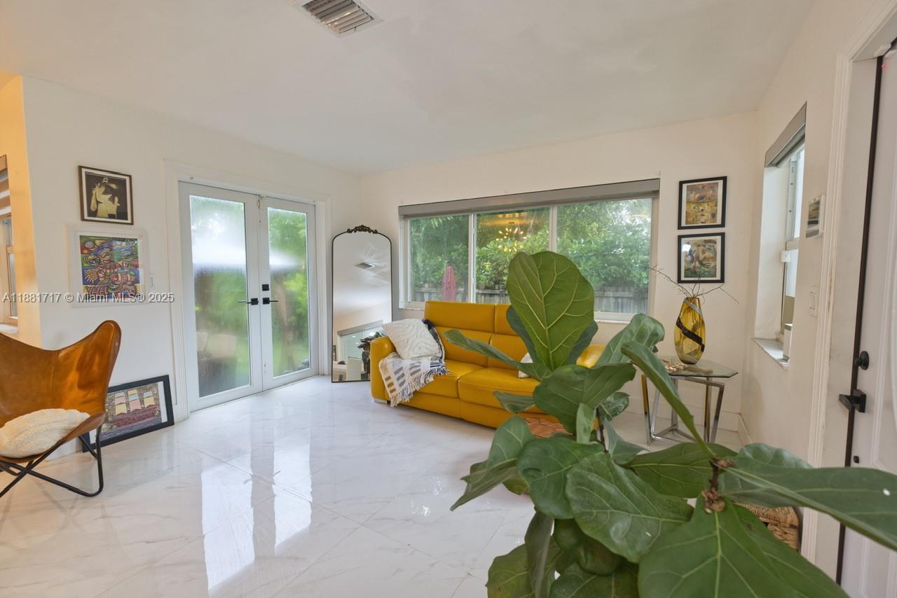 POINCIANNA MANOR SEC 4 - Residential