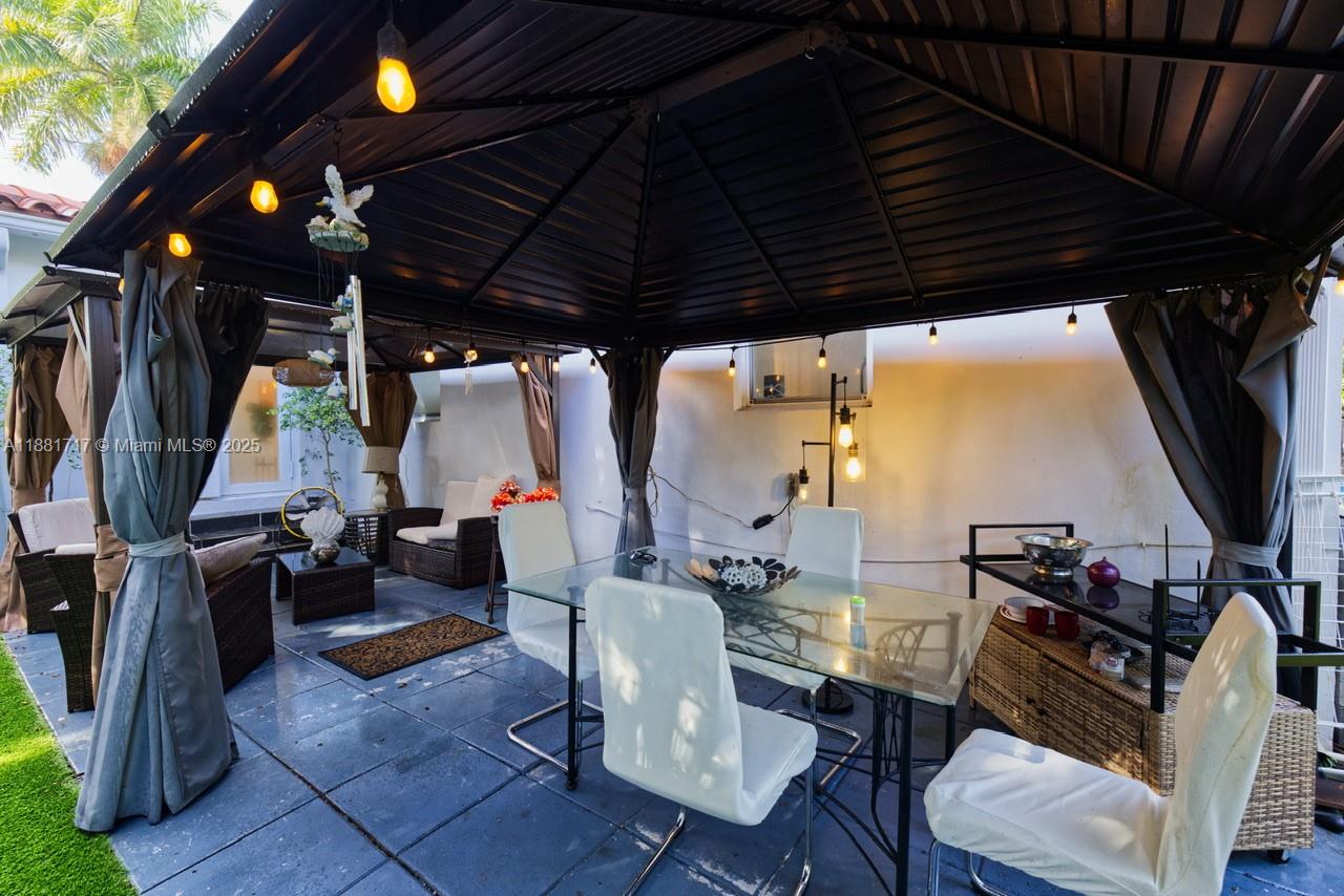 POINCIANNA MANOR SEC 4 - Residential