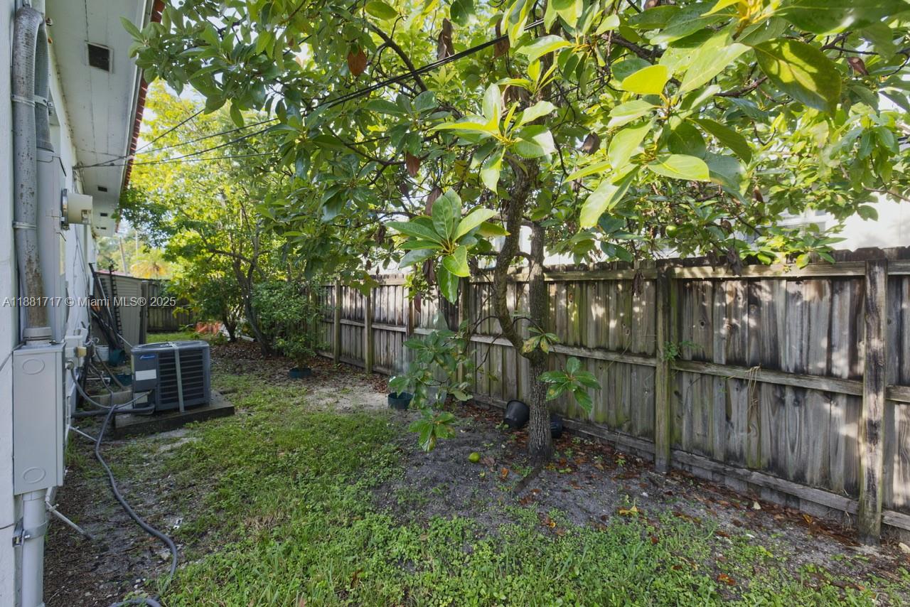 POINCIANNA MANOR SEC 4 - Residential