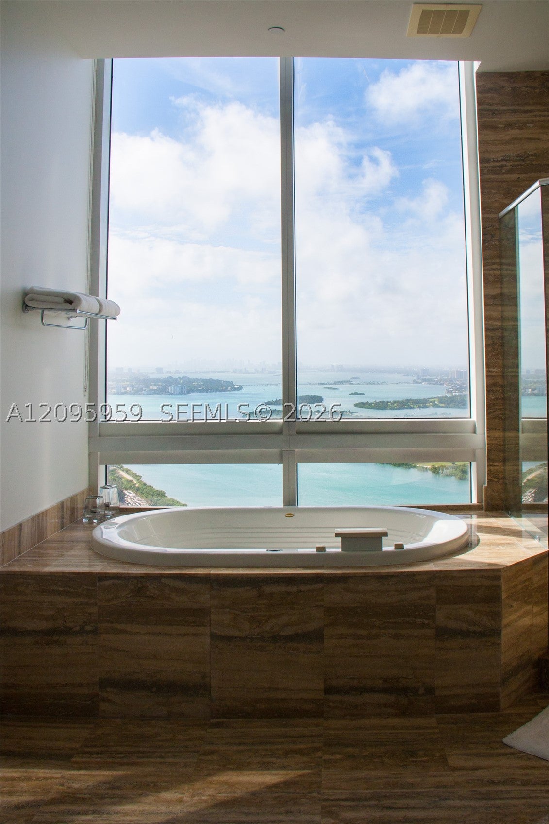 15811 Collins Ave 4306