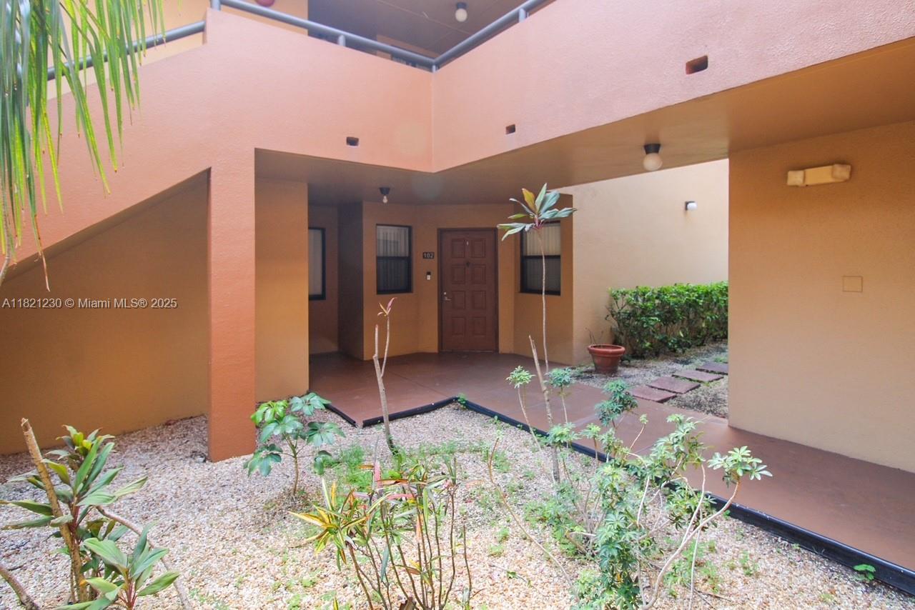 15495 N Miami Lakeway N 102
