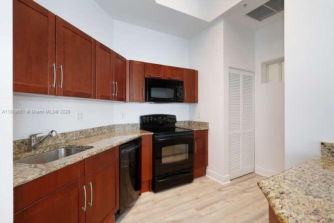 DOWNTOWN DADELAND CONDO N - Residential Lease