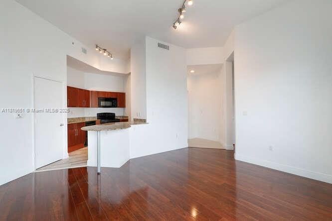 DOWNTOWN DADELAND CONDO N - Residential Lease