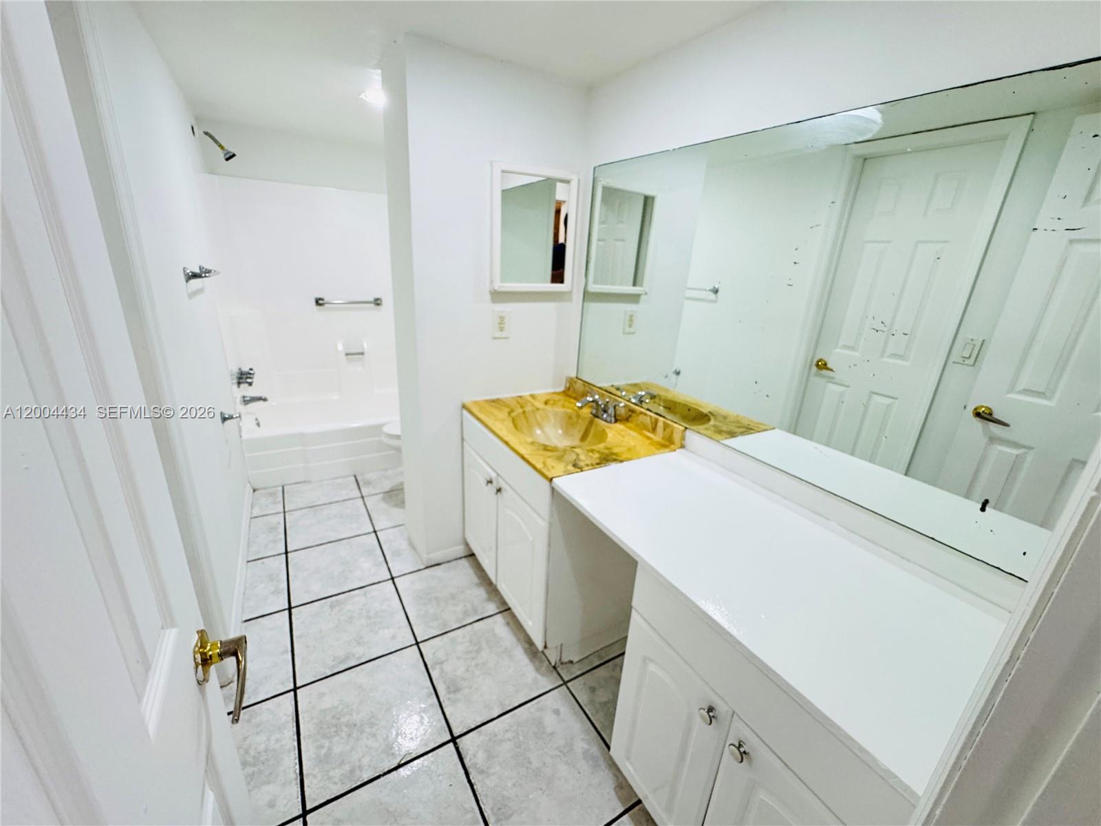 BROOKFIELD SQUARE CONDO - Residential