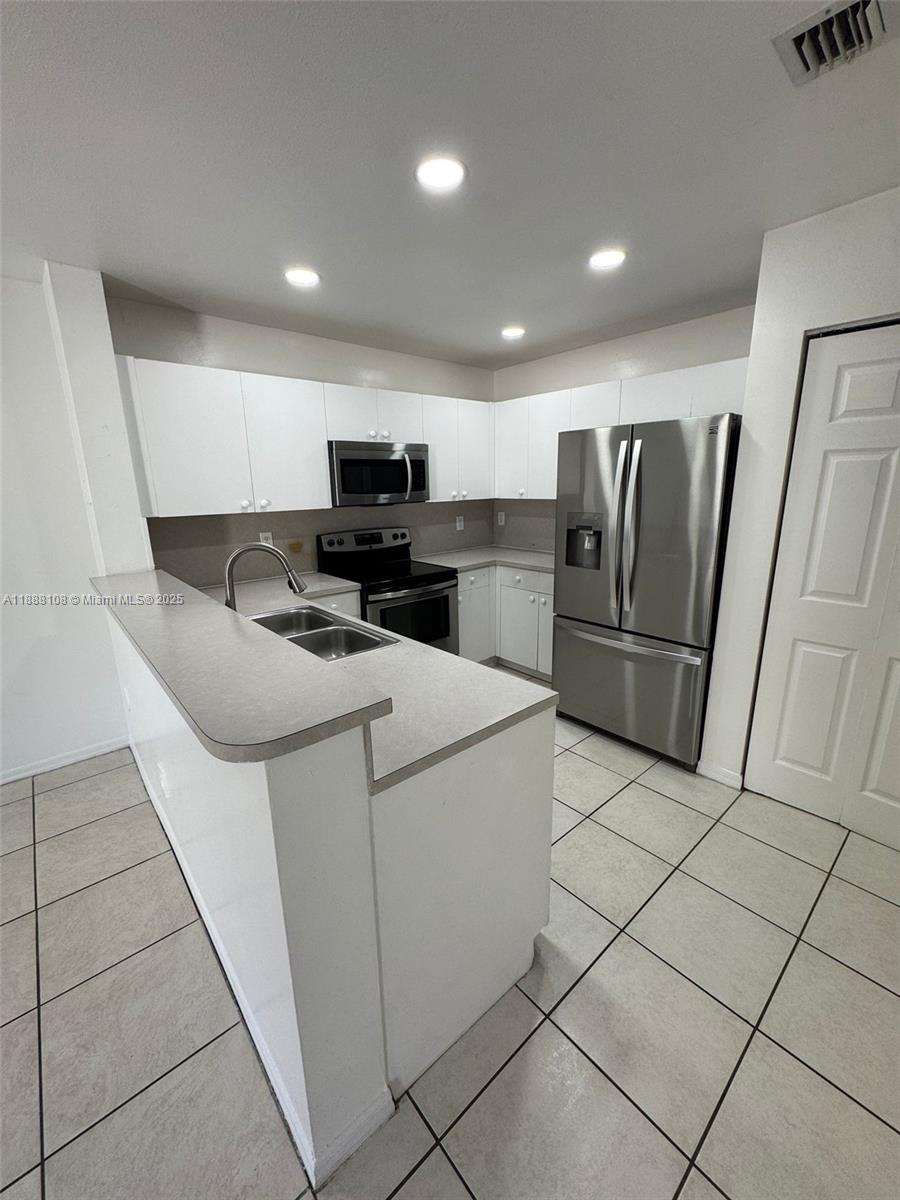 SOMERSET FOUR REPLAT - Residential