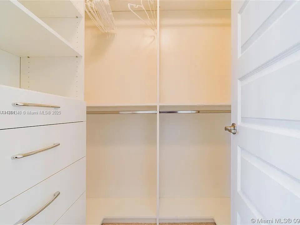 CHAMPION LAKES - Residential