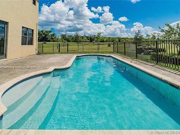 CHAMPION LAKES - Residential