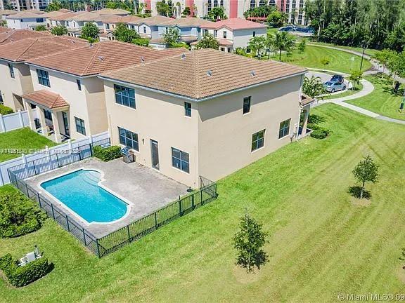 CHAMPION LAKES - Residential