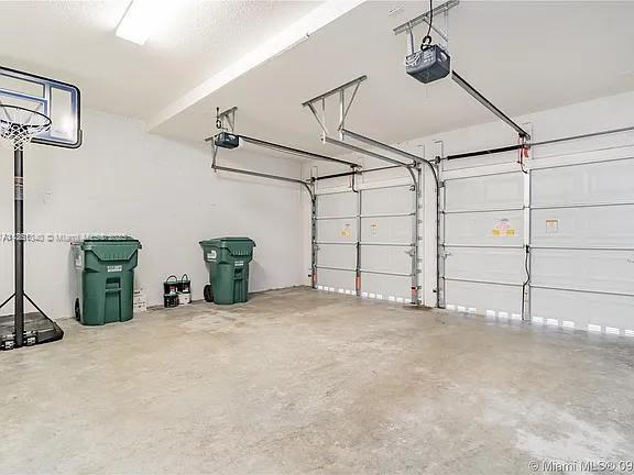 CHAMPION LAKES - Residential