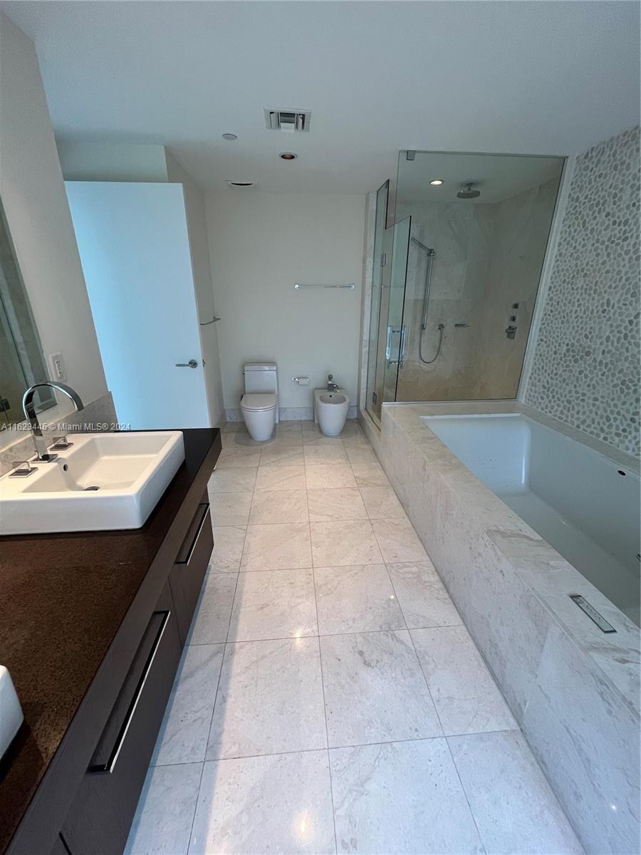 JADE OCEAN CONDO - Residential