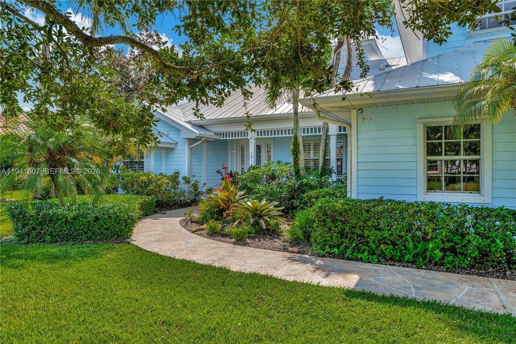 Photo of 7914 SE Osprey St, Hobe Sound, FL 33455 (MLS # A11941607)