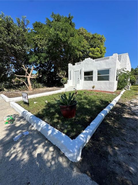 832 N C St Lake Worth FL 33460