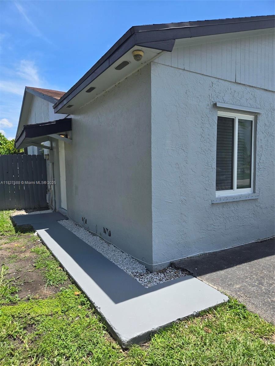 FULLY REMODELED, PRIVATE ENTRANCE BIG BEDROOM SEPARATED FROM KITCHEN/DINING AREA, OWN A/C UNIT, ALL UTILITIES INCLUDED