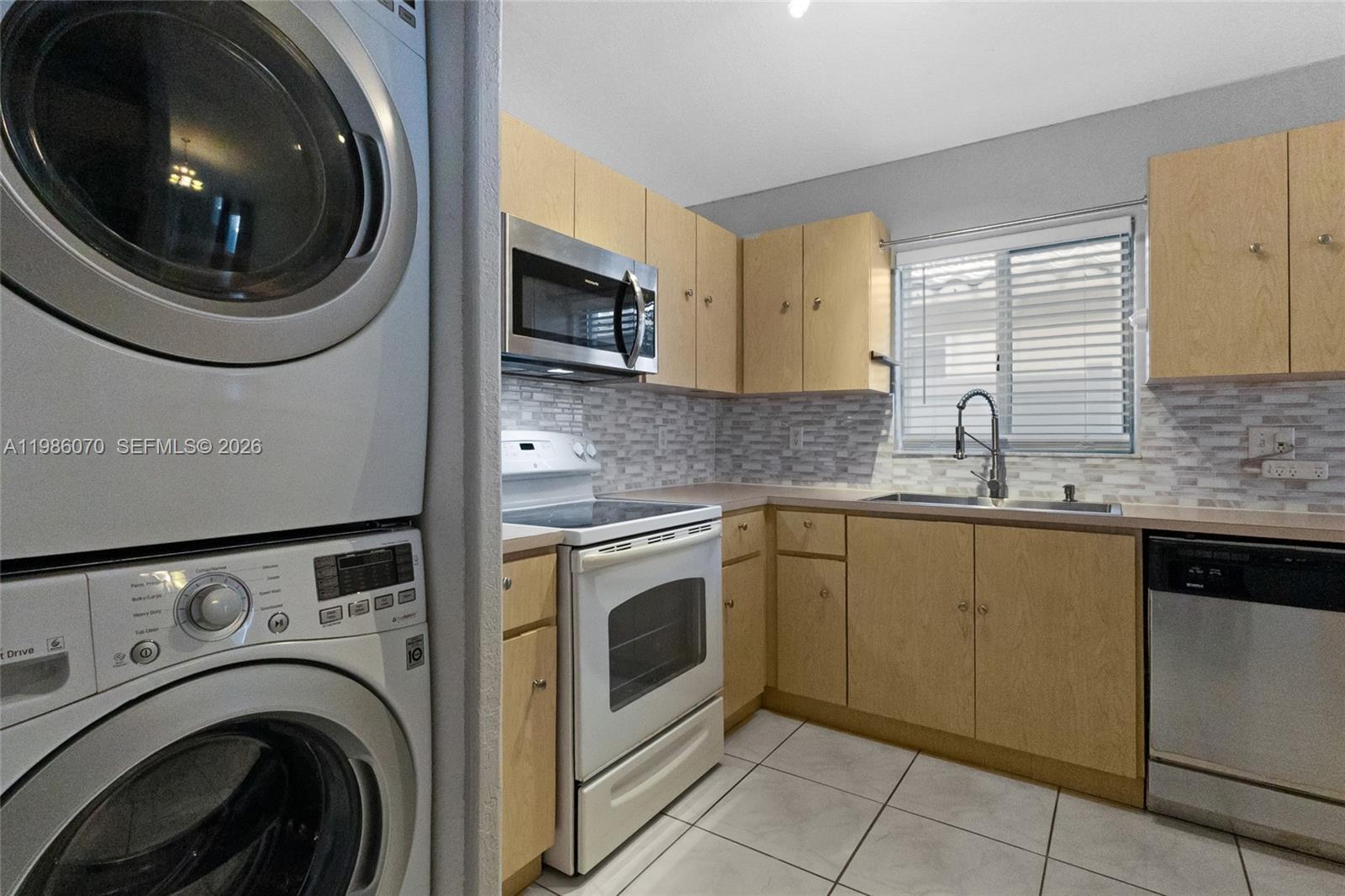 GOLDEN EAGLE ESTATES SEC - Residential Lease