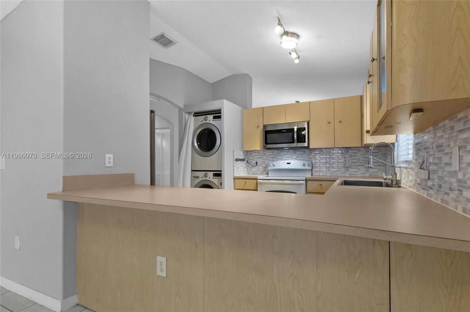 GOLDEN EAGLE ESTATES SEC - Residential Lease