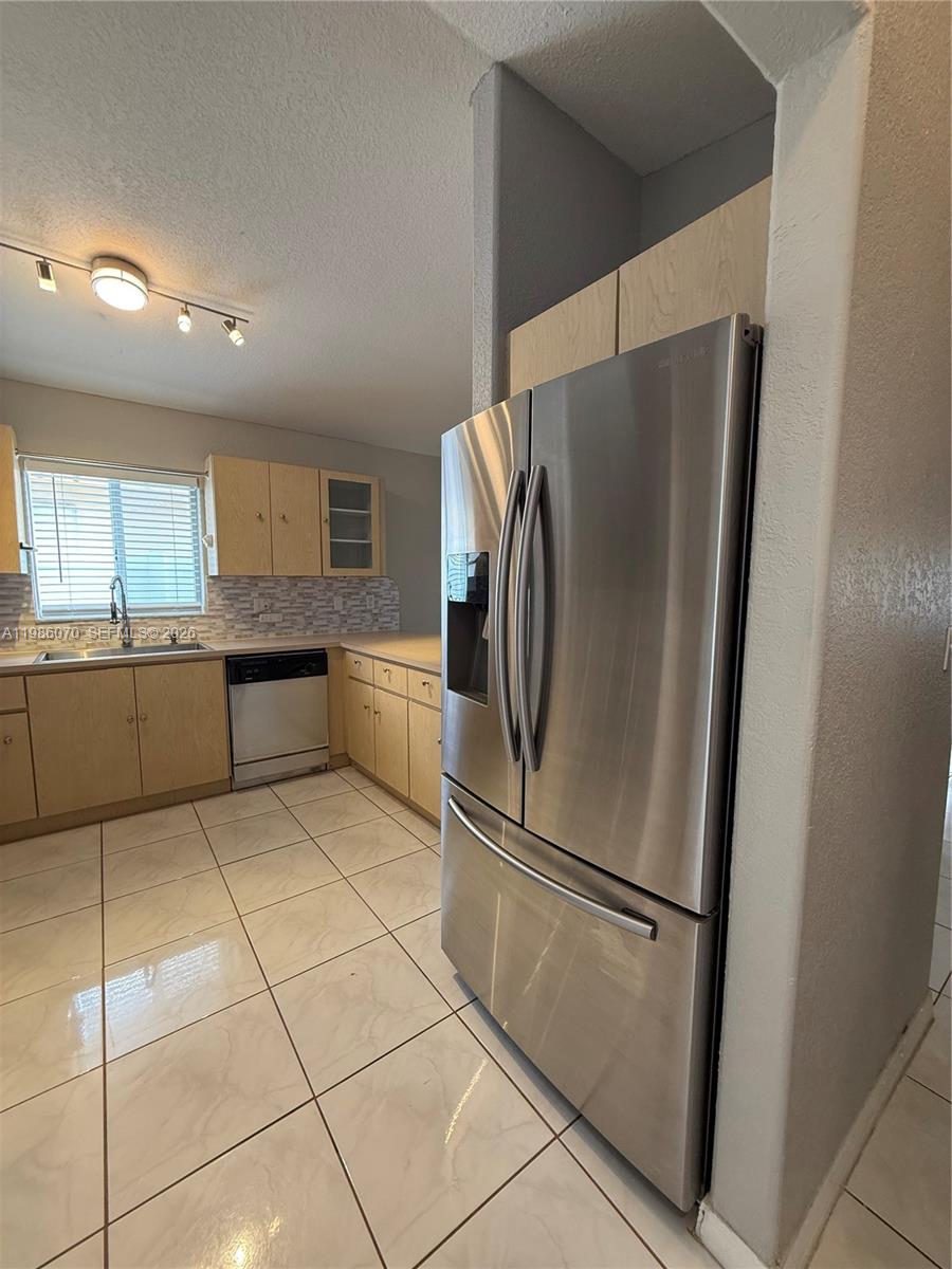 GOLDEN EAGLE ESTATES SEC - Residential Lease