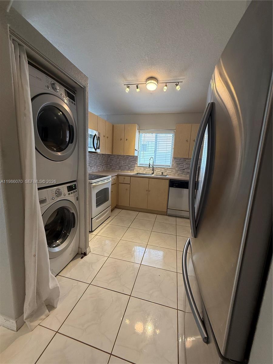 GOLDEN EAGLE ESTATES SEC - Residential Lease