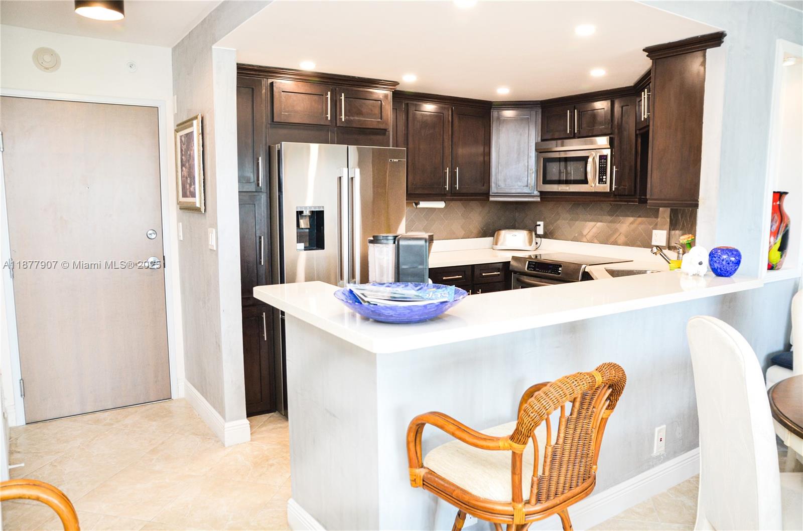 340 Sunset Dr 907