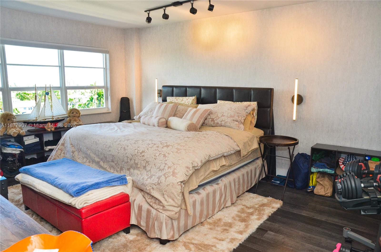 ESSEX TOWER CONDO - Residential