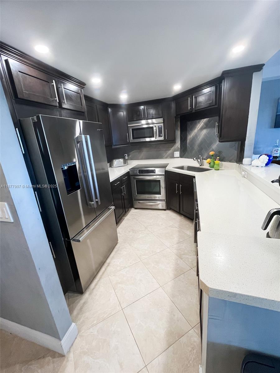 Stunningly renovated 1-bed, 2-bath condo with breathtaking ocean, Intracoastal, and city views! Located in a fully updated boutique building, this spacious unit features updated quartz counters, stainless steel appliances, and custom Italian plaster in the living room. Bathrooms are elegantly redesigned with high-end finishes. Just steps to Las Olas Blvd and a short walk to the beach, surrounded by fine dining, luxury shopping, and nightlife. Building has completed 40-year certification and full renovation with a gorgeous lobby, state-of-the-art fitness center, library, community room, heated pool, and tiki bar with two built in grills. HOA includes cable, internet, water, and fiber TV. Extra storage, covered parking, 24-hr security. Pets allowed