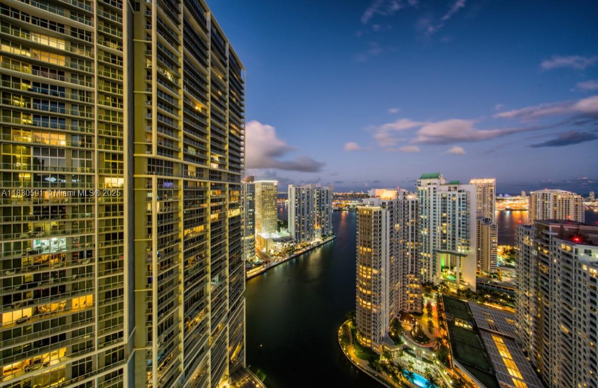 Stunning views from the 40th floor! Large open floor plan with 1500 sq. ft. under A/C! Turn key, furnished unit. Ready to move-in. Centrally located with shops, restaurants and much more. Great building with many amenities and beautiful views. Washer and dryer in unit. Italian kitchen and much much more.
