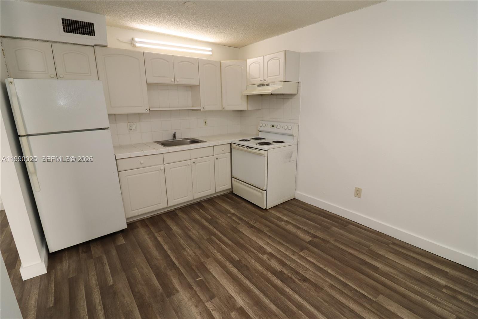 BRICKELL RIVERVIEW - Residential Lease