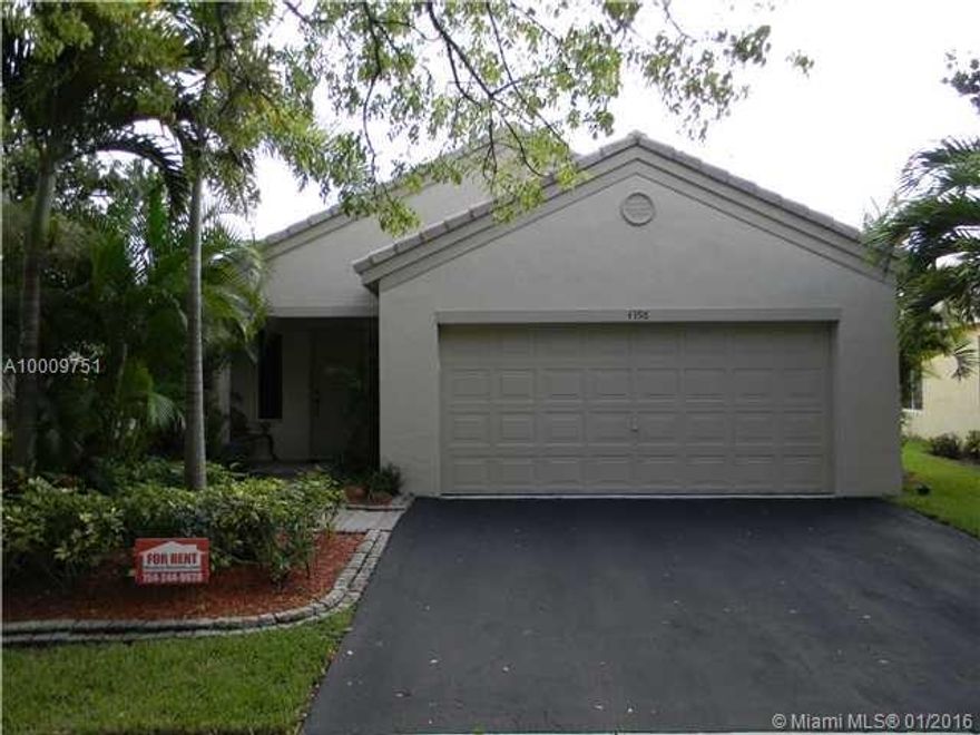 RANCH STYLE, LAKE FRONT HOME AT THE RIDGES, THIS MODEL OFFERS A SEPARATE LIVING, DINING AND FAMILY ROOM AREA WITH FANTASTIC VIEWS OF LAKE AND GREEN SPACES. THE RIDGES OFFERS A MAGNIFICENT COMMUNITY POOL, LUSHLY LANDSCAPED WALK-WAYS AND SEVERAL PLAYGROUNDS TO CHOOSE. CLOSEST TO THE PUBLIC LIBRARY, CYPRESS BAY HIGH SCHOOL, FALCON COVE MIDDLE AND EVERGLADES ELEMENTARY.