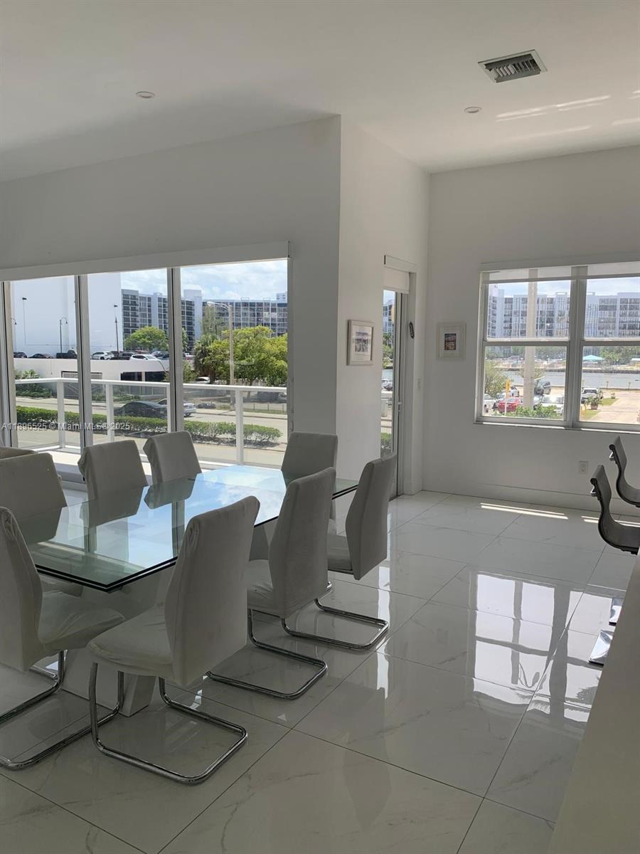 AQUARIUS CONDO - Residential