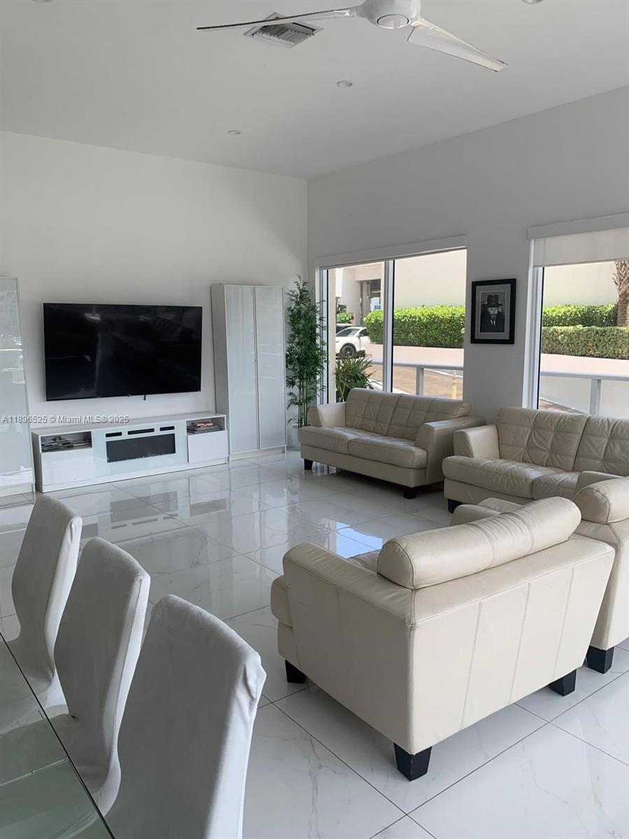 AQUARIUS CONDO - Residential